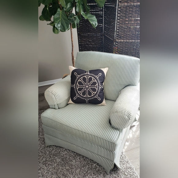 New Nautical Ship Wheel  Cushion - Picture 1 of 2